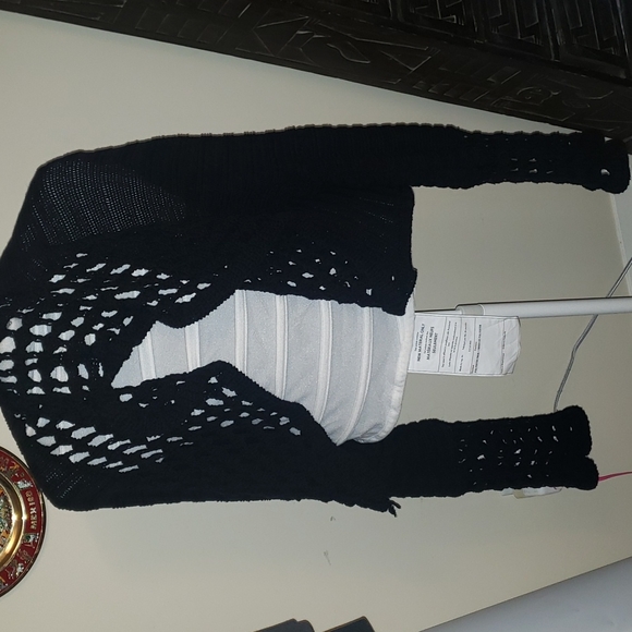 Cute sweater - Picture 1 of 3